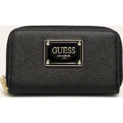 Guess Jeans - Portfel. Czarne portfele damskie Guess Jeans, z aplikacjami, z jeansu. Za 139,90 zł.