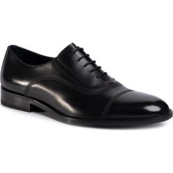 Półbuty KARL LAGERFELD - KL12210 Black Lthr. Czarne półbuty męskie KARL LAGERFELD, na co dzień, bez wzorów, ze skóry, bez zapięcia. W wyprzedaży za 789,00 zł.