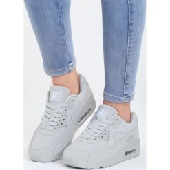 Jasnoszare Buty Sportowe Vintage Nilda. Szare buty sportowe damskie Born2be, z materiału. Za 99,99 zł.