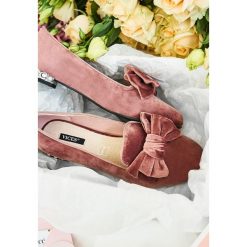 Różowe Mokasyny Delightful Harbinger. Różowe lordsy damskie marki vices, ze skóry, na płaskiej podeszwie. Za 59,99 zł.