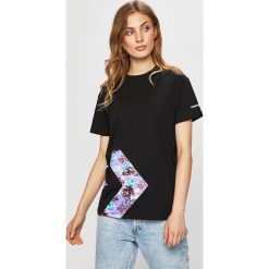 Converse - Top. Czarne topy damskie Converse, s, z nadrukiem, z bawełny, z okrągłym kołnierzem. W wyprzedaży za 79,90 zł.
