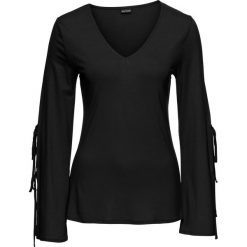 Shirt z rozkloszowanymi rękawami bonprix czarny. Czarne koszulki damskie marki bonprix, bez wzorów, z dekoltem w serek, bez rękawów. Za 59,99 zł.