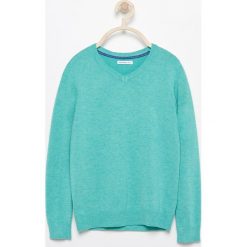 Sweter z dekoltem w serek - Turkusowy. Niebieskie swetry chłopięce marki Reserved, l, z dekoltem w serek. Za 159,99 zł.