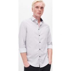 Wzorzysta koszula slim fit - Biały. Białe koszule męskie Reserved, s, bez wzorów, bez kołnierzyka, bez rękawów. Za 89,99 zł.