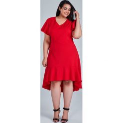 Czerwona sukienka NILA na wesele duże rozmiary OVERSIZE PLUS SIZE WIOSNA. Czerwone sukienki damskie Moda Size Plus Iwanek, na spotkanie biznesowe, na wiosnę, s, bez wzorów, eleganckie, z asymetrycznym kołnierzem, plus size, bez rękawów, asymetryczne. Za 165,00 zł.