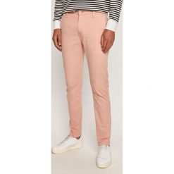 Levi's - Spodnie. Różowe spodnie męskie Levi's®, na co dzień, s, bez wzorów, z elastanu. W wyprzedaży za 279,90 zł.