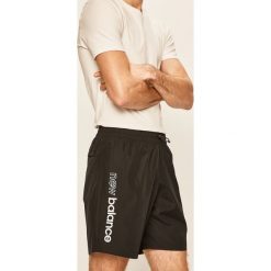 New Balance - Szorty. Czarne spodenki sportowe męskie s, z nadrukiem, z poliesteru, sportowe. Za 199,90 zł.