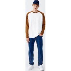 Jeansy regular comfort fit. Niebieskie jeansy męskie regular Pull&Bear. Za 89,90 zł.