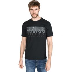 BOSS Trek 4 Koszulka Czarny. Czarne podkoszulki męskie Boss, xl, z nadrukiem, z bawełny, bez kołnierzyka, krótkie. Za 268,95 zł.