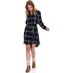 Tkaninowa sukienka w kratę. Czarne sukienki damskie Top Secret, na co dzień, na lato, bez wzorów, z bawełny, eleganckie, z koszulowym kołnierzykiem, bez rękawów, długie, proste. W wyprzedaży za 59,99 zł.