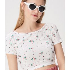 Crop top z dekoltem na plecach - Wielobarwny. Szare topy damskie Sinsay, s, bez wzorów, z dekoltem na plecach. W wyprzedaży za 7,99 zł.