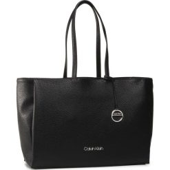 Torebka CALVIN KLEIN - Sided Shopper W/Laptop Sleeve K60K606508 BAX. Czarne torby damskie na zakupy Calvin Klein, bez wzorów, ze skóry ekologicznej, klasyczne, bez dodatków. W wyprzedaży za 379,00 zł.