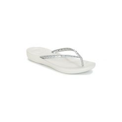 Japonki FitFlop IQUSHION ERGONOMIC FLIP FLOPS CRYSTAL. Szare klapki damskie marki FitFlop, bez wzorów, bez obcasa. Za 143,20 zł.
