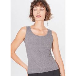 Błyszczący top - Szary. Szare topy damskie Mohito, s, bez wzorów, bez kołnierzyka. Za 49,99 zł.