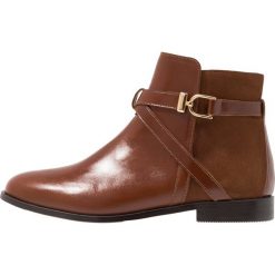 Jonak DILLING Botki cognac. Brązowe botki damskie skórzane marki Jonak, klasyczne. Za 569,00 zł.