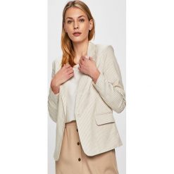 Vero Moda - Żakiet. Białe marynarki damskie z elastanu. W wyprzedaży za 119,90 zł.