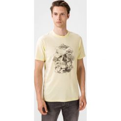 Jack & Jones Roman Koszulka Żółty. Żółte podkoszulki męskie Jack & Jones, m, z nadrukiem, z bawełny, z krótkim rękawem. Za 78,95 zł.