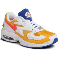 Buty NIKE - Air Max2 Light AO1741 700 University Gold/Flash Crimson. Żółte półbuty męskie Nike, na co dzień, bez wzorów, ze skóry ekologicznej, bez zapięcia. W wyprzedaży za 409,00 zł.