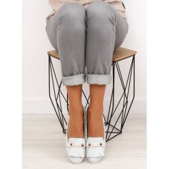 Mokasyny w stylu vintage AGOSTINA. Żółte mokasyny damskie FunKee.pl, z aplikacjami, ze skóry, eleganckie, bez obcasa, bez zapięcia. Za 75,59 zł.