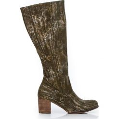 Wsuwane kozaki na słupku - skóra naturalna - model 154 - kolor zielony marmur. Zielone kozaki damskie Zapato, do pracy, na lato, ze skóry, biznesowe, na wysokim obcasie, na obcasie, bez zapięcia. Za 499,00 zł.