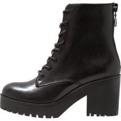 SPM SAMATHA Botki sznurowane black. Czarne botki damskie skórzane marki SPM, na sznurówki. Za 459,00 zł.