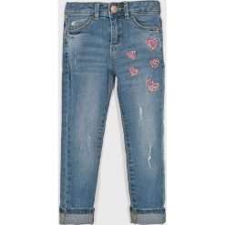 Blukids - Jeansy dziecięce 98-134 cm. Niebieskie jeansy dziewczęce Blukids, bez wzorów, z elastanu. W wyprzedaży za 59,90 zł.