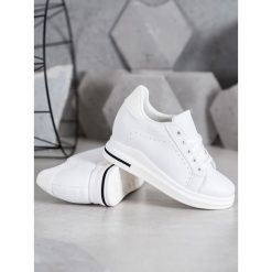 Buty sportowe na koturnie. Koturny damskie SHELOVET, bez obcasa, na koturnie, bez zapięcia. Za 69,90 zł.