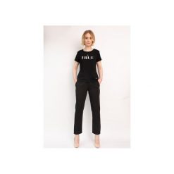T-SHIRT TRUE Czarny. Czarne t-shirty damskie TRUE COLOR by Ann, l, z napisami, bez kołnierzyka. Za 149,00 zł.