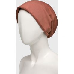 Answear - Czapka Nomad. Różowe czapki damskie marki ANSWEAR, na zimę, z elastanu. W wyprzedaży za 14,90 zł.