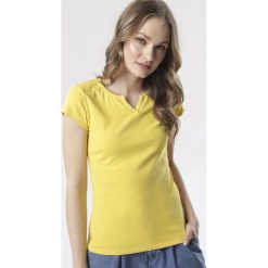 Żółty T-shirt Mayanelle. Żółte bluzki damskie Born2be, na imprezę, s, bez wzorów, z dzianiny, z okrągłym kołnierzem, z krótkim rękawem. Za 29,99 zł.