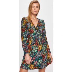Only - Sukienka. Czarne sukienki damskie ONLY, na co dzień, w kwiaty, z poliesteru, casualowe, bez kołnierzyka, z długim rękawem, długie, mini, rozkloszowane. W wyprzedaży za 89,90 zł.