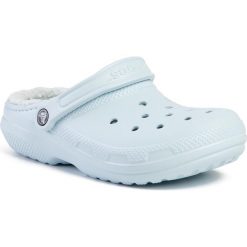 Klapki CROCS - Classic Lined Clog 203591 Mineral Blue/Mineral Blue. Niebieskie klapki damskie Crocs, bez wzorów, z tworzywa sztucznego, bez obcasa. Za 199,00 zł.