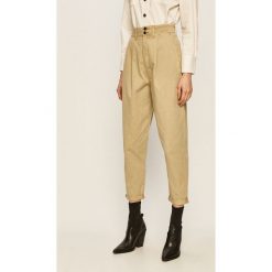 Pepe Jeans - Spodnie Mamba. Zielone spodnie damskie Pepe Jeans, bez wzorów, z bawełny. W wyprzedaży za 269,90 zł.
