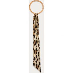 Moschino - Apaszka. Żółte szaliki damskie MOSCHINO, z aplikacjami, z jedwabiu. Za 469,90 zł.