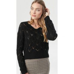 Czarny Sweter Zarinania. Czarne swetry damskie Born2be, uniwersalny, bez wzorów, bez rękawów, bez kaptura. Za 99,99 zł.