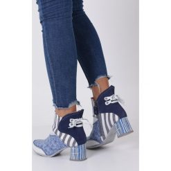 Niebieskie botki wiosenne skórzane na ozdobnym słupku Maciejka 03963-17/00-5. Niebieskie botki damskie marki Maciejka, bez obcasa, na słupku, bez zapięcia. Za 298,99 zł.