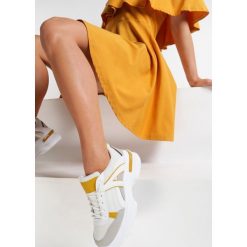 Biało-Żółte Sneakersy Hainei. Białe sneakersy damskie Renee. Za 99,99 zł.