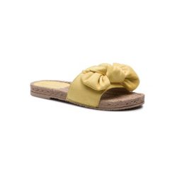 BASSANO WS6758-02. Żółte klapki damskie Bassano, bez wzorów, z materiału, bez obcasa. Za 39,99 zł.