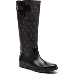 Kalosze GUESS - Eberto FL7EBE FAL11 BROWN/BLACK. Czarne kalosze damskie Guess, z aplikacjami, ze skóry ekologicznej. W wyprzedaży za 269,00 zł.