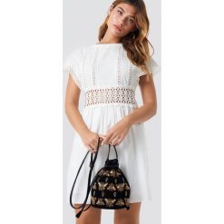 MANGO Sukienka Kiwano - White,Offwhite. Szare sukienki z falbanami marki Mango, na co dzień, l, z tkaniny, casualowe, z dekoltem halter, na ramiączkach, midi, rozkloszowane. Za 283,95 zł.