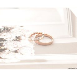 Obrączki ślubne wykonane z różowego złota. Różowe obrączki męskie marki Pakamera, złote. Za 6000,00 zł.