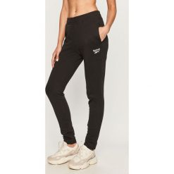 Reebok Classic - Spodnie. Czarne spodnie damskie Reebok Classic, s, z elastanu. Za 179,90 zł.