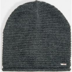 Czapka beanie o splocie w prążki - Szary. Szare czapki damskie Mohito, bez wzorów, ze splotem. Za 29,99 zł.