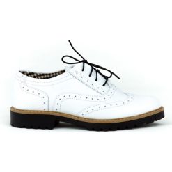 Półbuty - skóra naturalna - model 258 - kolor biały. Białe półbuty damskie Zapato, bez wzorów, ze skóry, bez obcasa, bez zapięcia. W wyprzedaży za 173,40 zł.