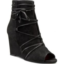 Botki CARINII - B3511 Samuel 04/Sandro 04. Czarne botki damskie skórzane marki Carinii. W wyprzedaży za 239,00 zł.