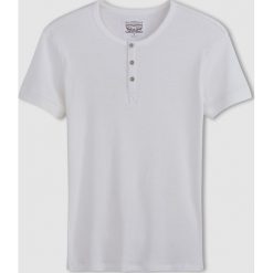 Podkoszulki męskie: T-shirt z rozcięciem przy szyi