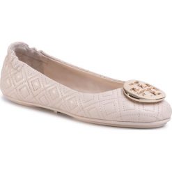 Baleriny TORY BURCH - Quilted Minnie 50736 New Cream/Gold 122. Brązowe baleriny damskie Tory Burch, bez wzorów, ze skóry, klasyczne, bez obcasa, na płaskiej podeszwie. Za 1149,00 zł.