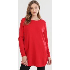 Czerwona Tunika Sharerris. Czerwone tuniki damskie Born2be, xl, bez wzorów, bez kołnierzyka, bez rękawów. Za 89,99 zł.