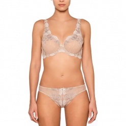 Figi "Diamant" w kolorze cielistym. Białe figi Millesia, xl, w koronkowe wzory, z koronki. W wyprzedaży za 159,95 zł.