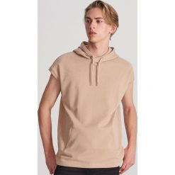 Bluza z krótkim rękawem - Beżowy. Brązowe bluzy męskie Reserved, s, bez wzorów, bez kołnierzyka, z krótkim rękawem, krótkie, bez kaptura. Za 89,99 zł.